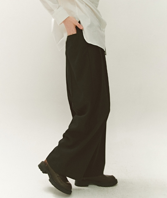 Three Tuck Wide Pants [BLACK]